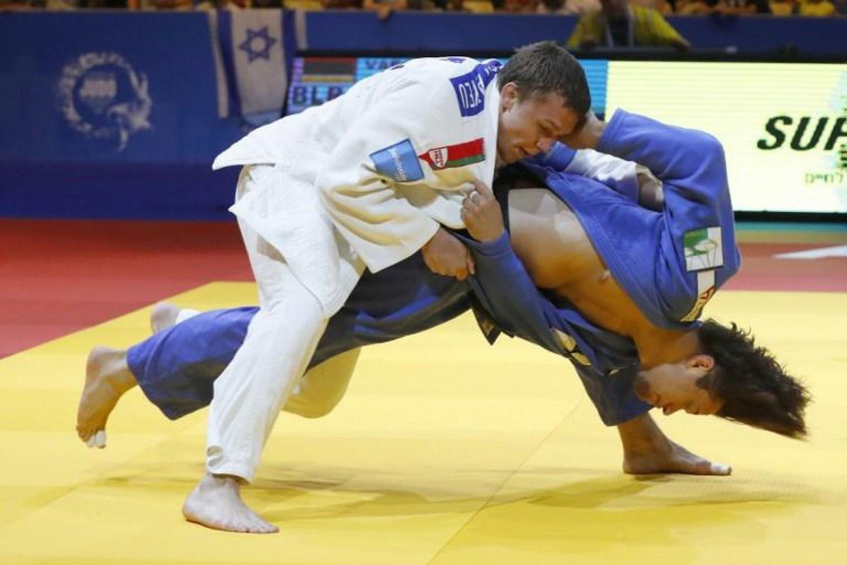Belarus's Yahor Varapayeu (white) competes against Switzerland's Ciril Grossklaus during their men's under 90kg weight category competition in the European Judo Championships in the Israeli coastal city of Tel Aviv on April 28, 2018. JACK GUEZ / AFP