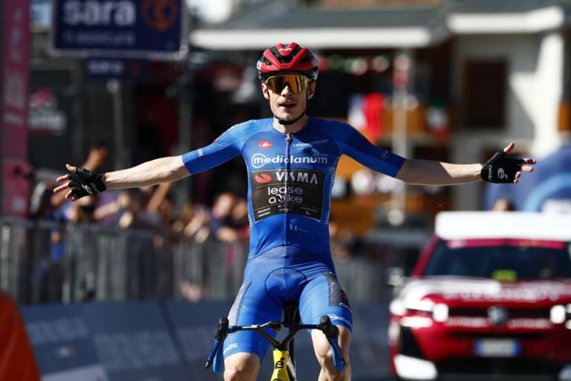 Team Visma Lease a Bike Danish rider Jonas Vingegaard crosses the finish line to win the 14th stage of the Giro d'Italia 2026 - Tour of Italy cycling race between Aosta and Pila (Gressan), Italy, on May 23, 2026. Luca Bettini / AFP