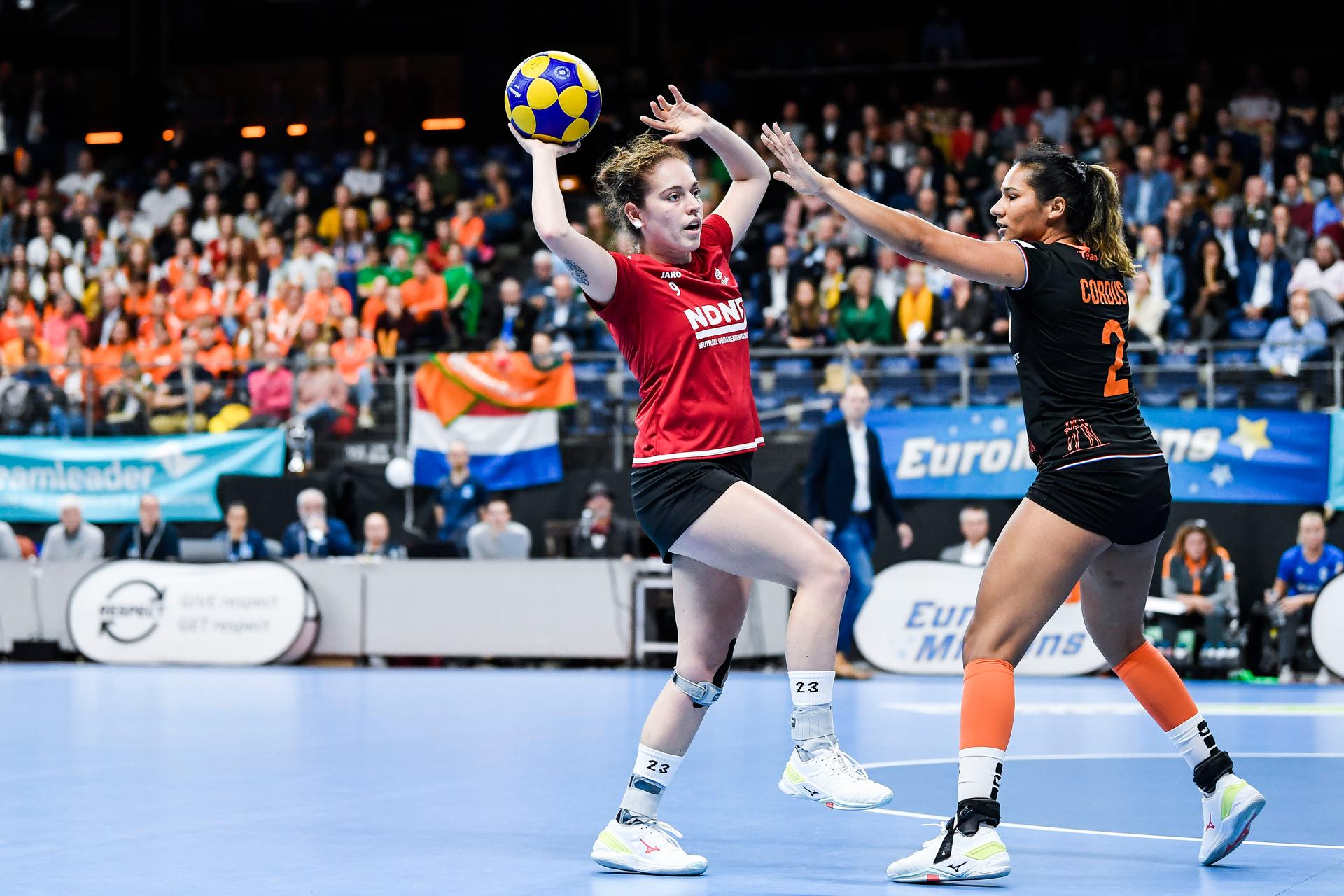 Belgian Saar Seys and Dutch Esther Cordus pictured in action during the final match between the Belgian Diamonds, the Belgium national Korfball team, and the Netherlands, Saturday 30 October 2021 in Antwerp, on the final day of the IKF European Korfball Championships in Antwerp. They take place from 25 to 30 October and the top 8 European korfball nations competed in the first big official international competition since the covid 19-pandemic. BELGA PHOTO TOM GOYVAERTS