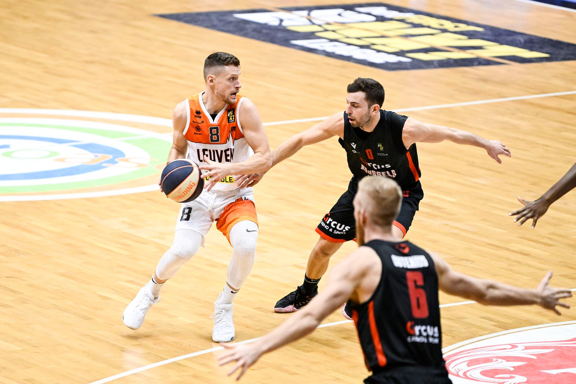 Leuven's Zan Kosic and Brussels' Sergio Llorente pictured in action during a basketball match between Leuven Bears and Brussels Basketball, Wednesday 02 November 2022 in Leuven, on day 5 of the National Round Belgium in the 'BNXT League' Belgian first division basket championships. BELGA PHOTO TOM GOYVAERTS