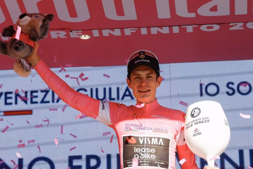 Team Visma Lease a Bike Danish rider Jonas Vingegaard celebrates on the podium with the overall leader's pink jersey after the 19th stage of the Giro d'Italia 2026 - Tour of Italy cycling race between Feltre and Alleghe, Italy, on May 29, 2026. Luca Bettini / AFP