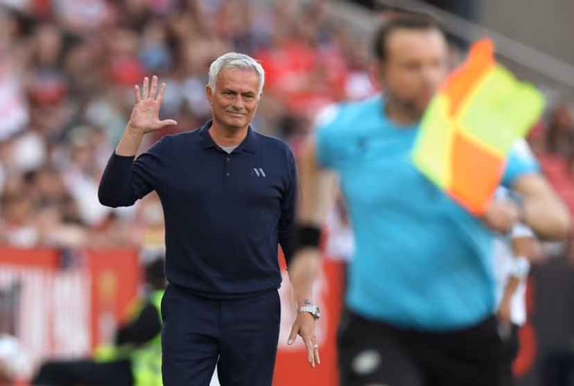 SL Benfica's Portuguese head coach Jose Mourinho gestures on the touchline during the Portuguese League football match between SL Benfica and Moreirense FC at Luz Stadium in Lisbon on April 25 , 2026. PATRICIA DE MELO MOREIRA / AFP
