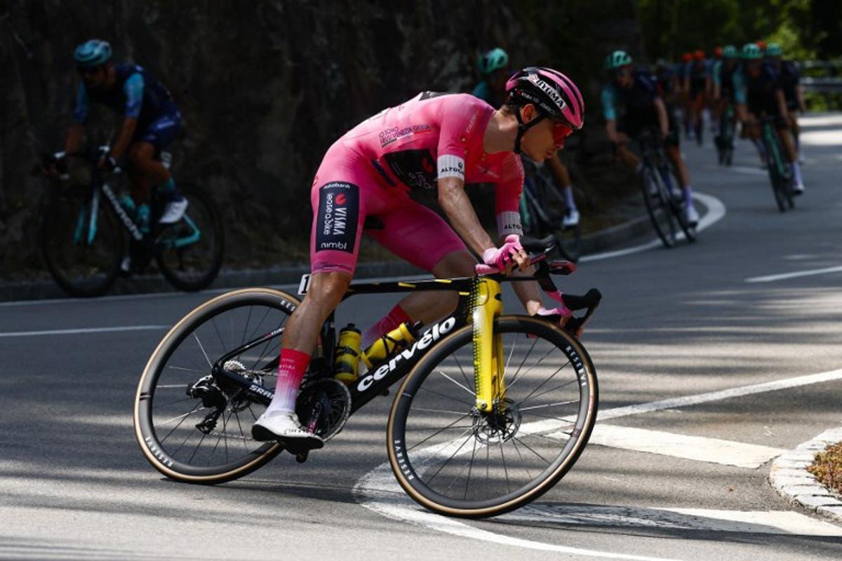 Team Visma Lease a Bike Danish rider Jonas Vingegaard wearing the overall leader's pink jersey (Maglia Rosa) rides in the pack during the 16th stage of the Giro d'Italia 2026 - Tour of Italy cycling race between Bellinzona and Cari, Switzerland, on May 26, 2026. Luca Bettini / AFP