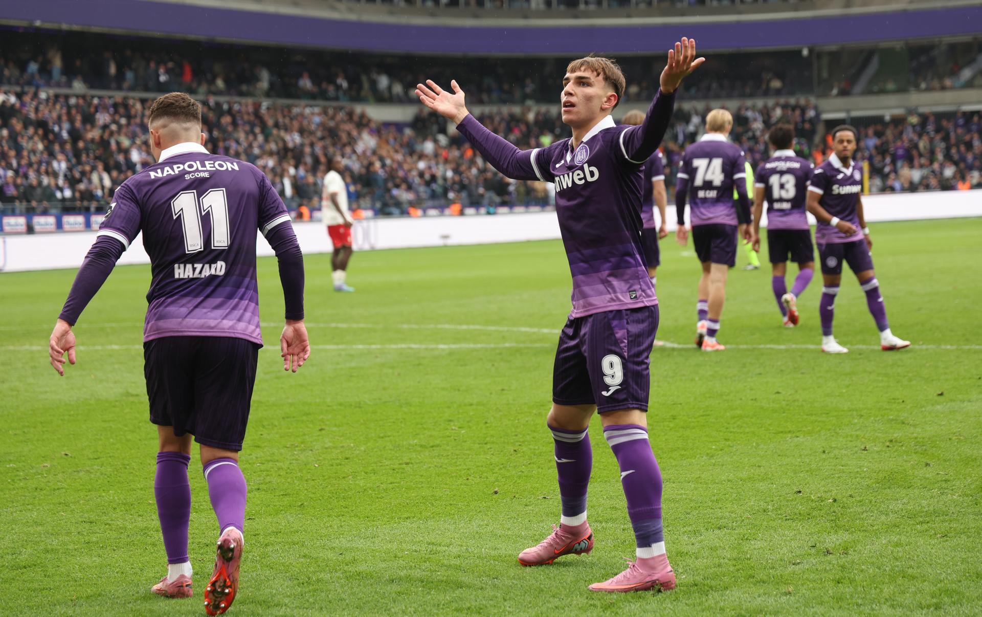 Anderlecht's Mihajlo Cvetkovic celebrates after scoring during a soccer match between RSC Anderlecht and Standard de Liege, Sunday 05 October 2025 in Anderlecht, on day 10 of the 2025-2026 'Jupiler Pro League' first division of the Belgian championship. BELGA PHOTO VIRGINIE LEFOUR