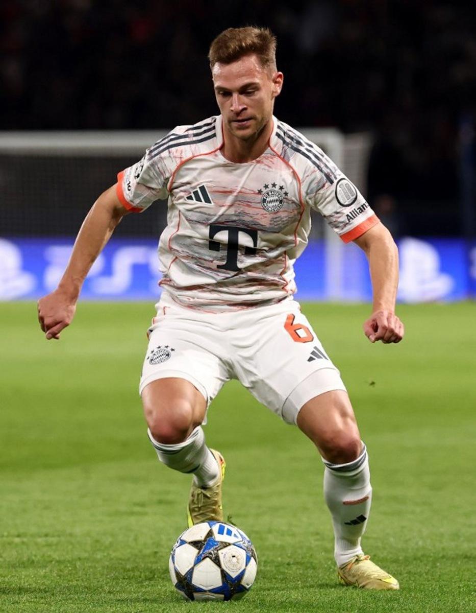 Bayern Munich's German midfielder #06 Joshua Kimmich controls the ball during the UEFA Champions League, league phase day 4, football match between Paris Saint-Germain (PSG) and FC Bayern Munich at the Parc des Princes in Paris, on November 4, 2025. FRANCK FIFE / AFP