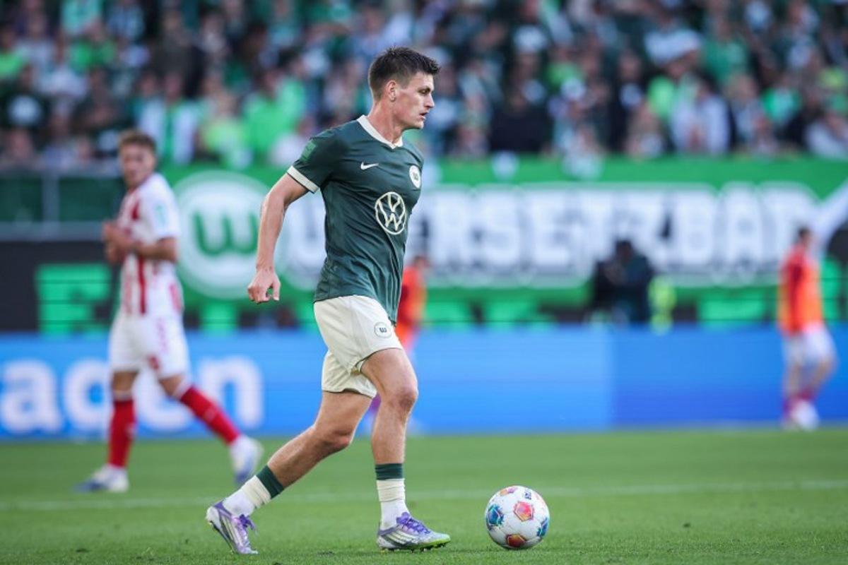 Wolfsburg's Danish defender #21 Joakim Maehle plays the ball during the German first division Bundesliga football match between VfL Wolfsburg and FC Cologne in Wolfsburg, northern Germany, on September 13, 2025. Ronny Hartmann / AFP