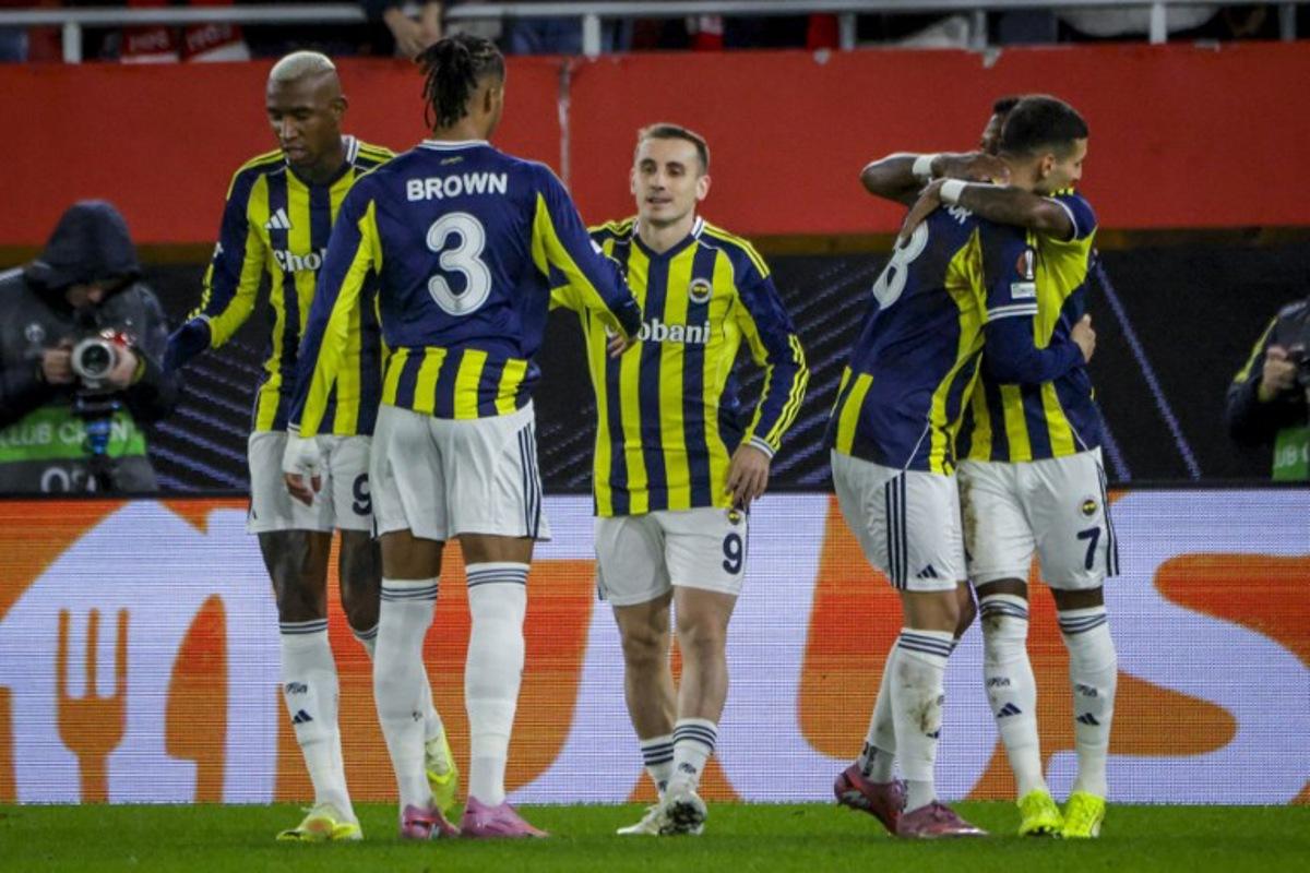Fenerbahce's Turkish forward #09 Muhammed Kerem Akturkoglu (C) celebrates his 0-1 with team mates during the UEFA Europa League first round - day 6 football match between SK Brann and Fenerbahce in Bergen, Norway on December 11, 2025. Paul S. Amundsen / NTB / AFP