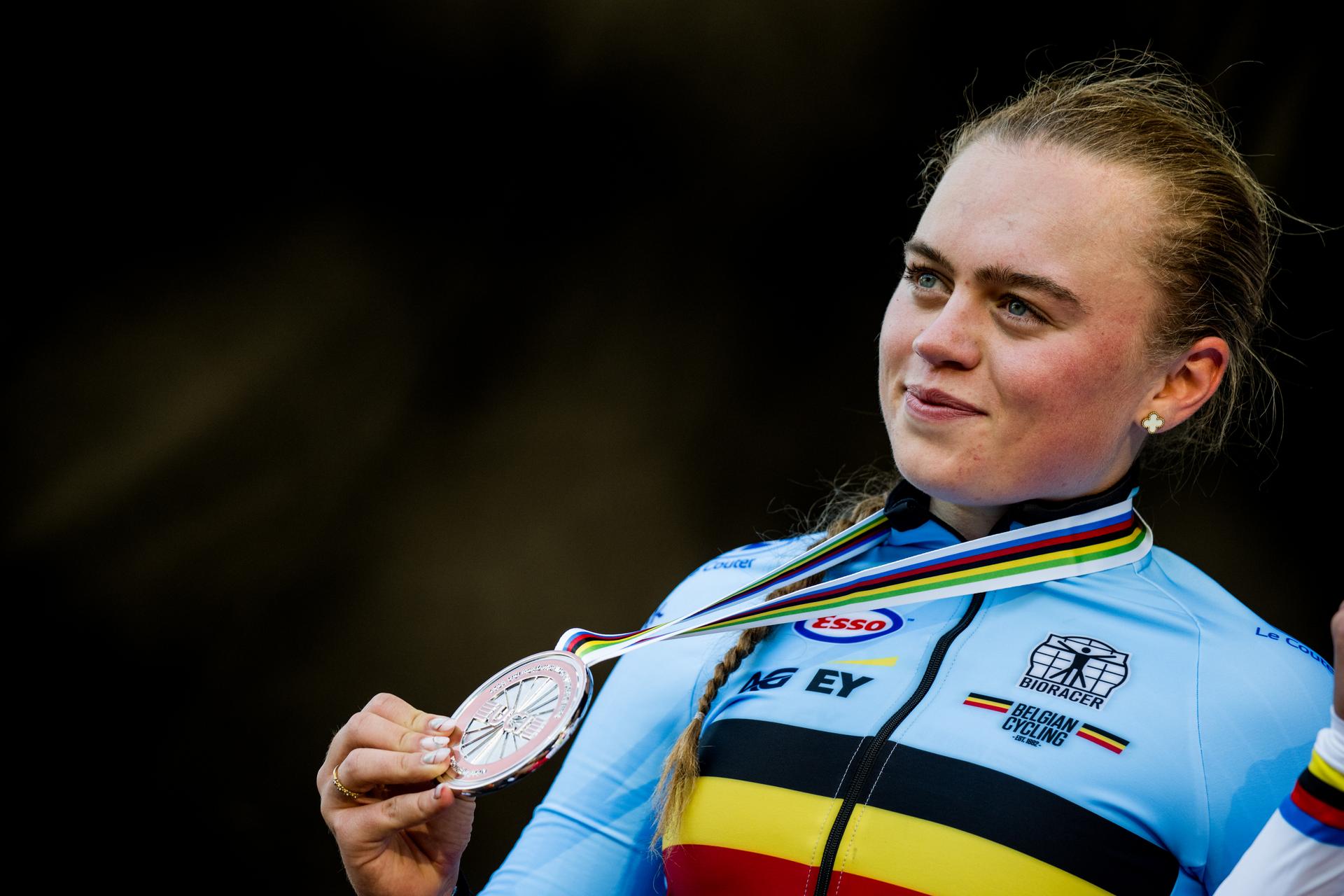 Belgian Yana Decruyenaere , winner of the silver medal pictured on the podium of the women's Junior individual time trial race (10,07 km) at the cycling UCI Road World Championship, in Montreal, Canada, Tuesday 22 September 2026. BELGA PHOTO JASPER JACOBS