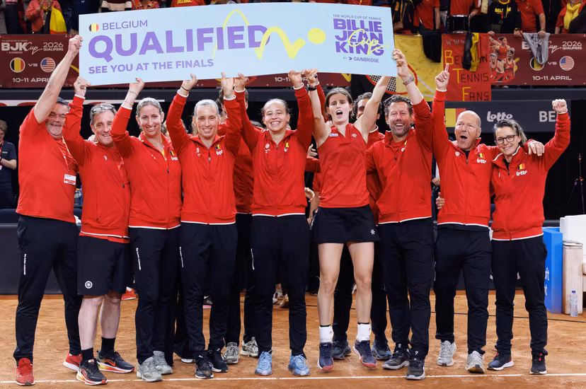 Belgian team celebrates after the fifth and last game between Belgian Vandewinkel and US' Kessler on the second day of the qualifiers of the Billie Jean King Cup tennis between Belgium and the USA, in Oostende, Belgium, on Saturday 11 April 2026. The meeting takes place on 10 and 11th April. PHOTO BENOIT DOPPAGNE