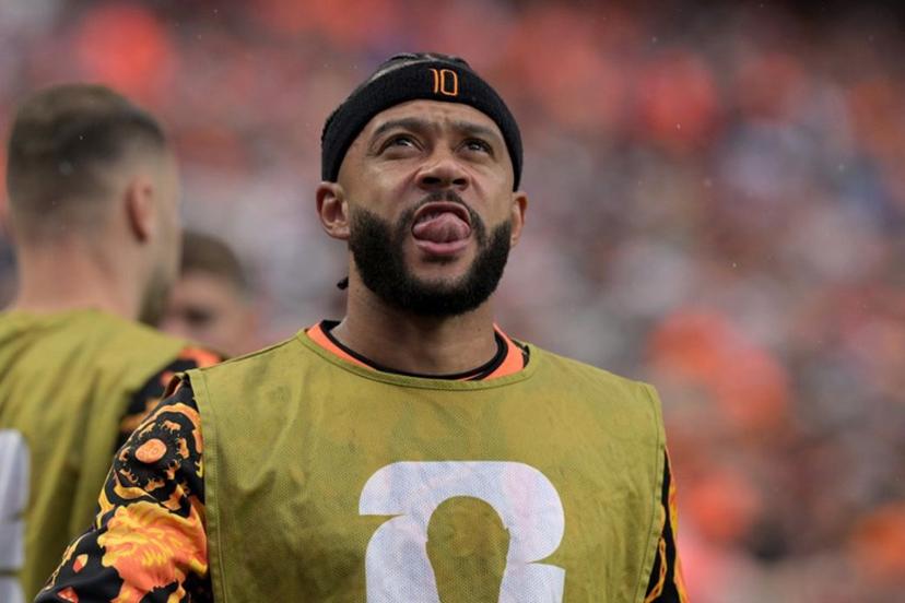 Netherlands' forward #10 Memphis Depay warms up during the 2026 World Cup Group F football match between Tunisia and the Netherlands at the Kansas City Stadium in Kansas City on June 25, 2026. Juan MABROMATA / AFP