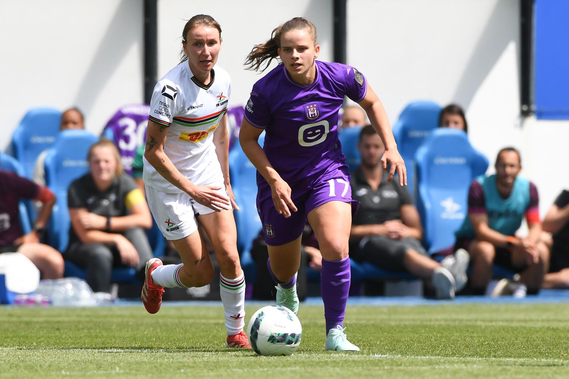 OHL Women's Sara Pusztai and Anderlecht's Karlijn Helsen pictured in action during a soccer match between Oud-Heverlee Leuven and RSCA Women, Saturday 17 May 2025 in Heverlee, on day 6 (out of 6) of the Play-offs of the 2024-2025 'Super League Women' first division of the Belgian championship. BELGA PHOTO JILL DELSAUX