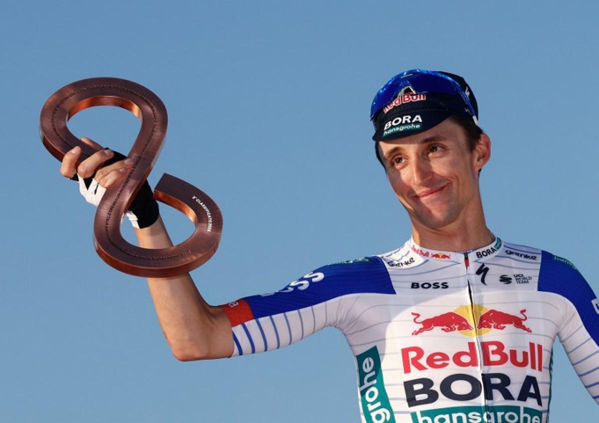 Third placed Red Bull - BORA - hansgrohe Australian rider Jai Hindley celebrates on the podium of the Giro d'Italia 2026 - Tour of Italy, in Rome, Italy, on May 31, 2026 Luca Bettini / AFP