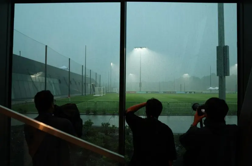 Members of the media try to record adverse weather conditions after an Argentina's training session was postponed in Morristown, New Jersey, on July 18, 2026. Spain and Argentina will meet in the 2026 World Cup football tournament final match at the New York/New Jersey Stadium in East Rutherford on July 19, 2026. PATRICIA DE MELO MOREIRA / AFP