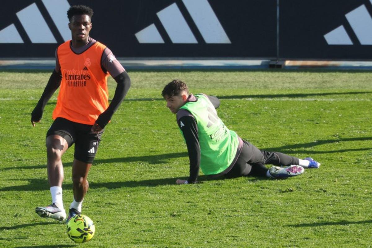 (FILES) Real Madrid's French midfielder #14 Aurelien Tchouameni (L) and Real Madrid's Uruguayan midfielder #08 Federico Valverde take part in a training session at Real Madrid Sports City in Valdebebas, in the outskirts of Madrid, on December 30, 2025. Real Madrid announced on May 8, 2026 the opening of disciplinary proceedings to two of its players, the Uruguayan Fede Valverde and the French Aurelien Tchouameni, who would have been involved in a violent altercation that sent the first one to the hospital for a small bleeding wound. Pierre-Philippe MARCOU / AFP