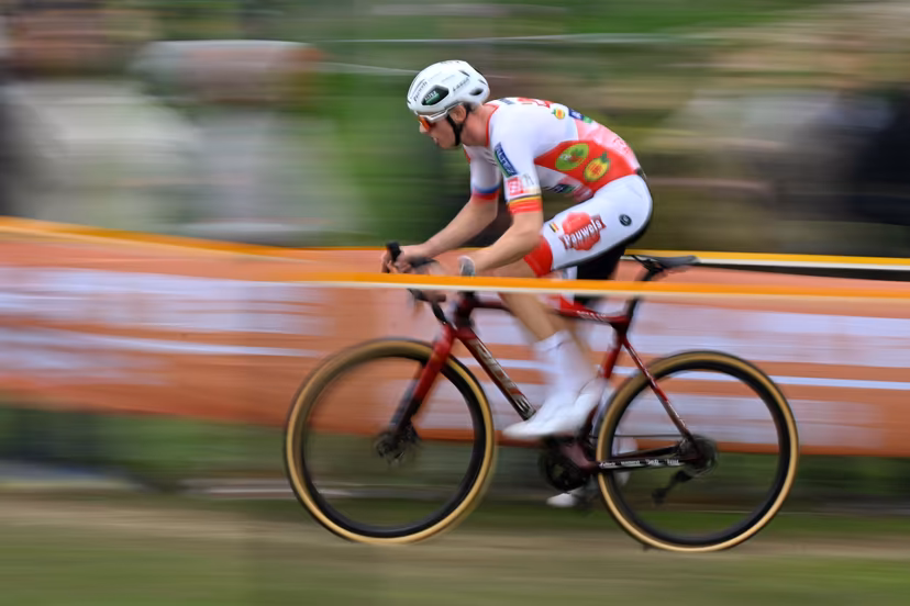 Belgian Michael Vanthourenhout pictured in action during the men elite race of the Cyclocross Ruddervoorde, Sunday 19 October 2025 in Ruddervoorde, stage 1 (out of 7) of the Superprestige cyclocross cycling competition. BELGA PHOTO LUC CLAESSEN