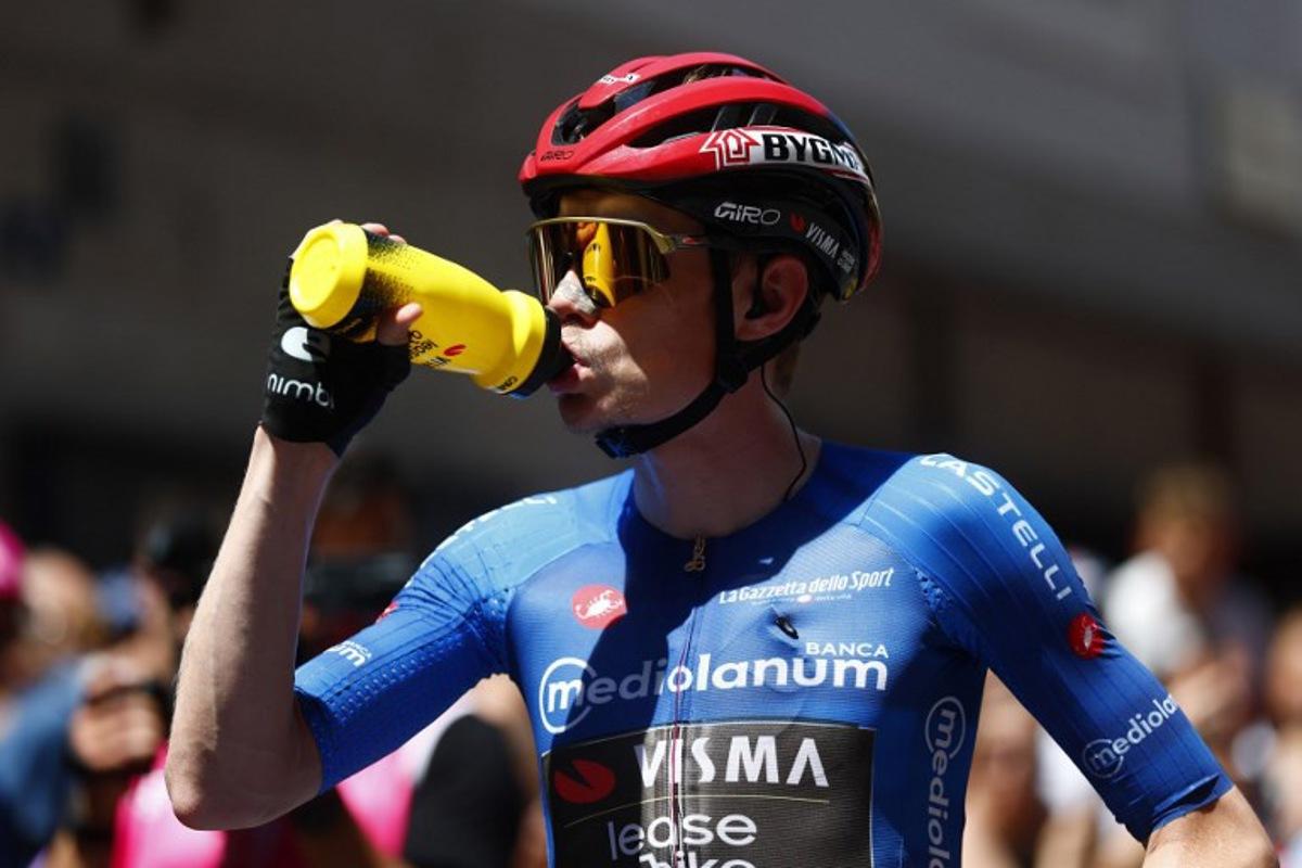 Team Visma Lease a Bike Danish rider Jonas Vingegaard drinks before the start of the 14th stage of the Giro d'Italia 2026 - Tour of Italy cycling race between Aosta and Pila (Gressan), Italy, on May 23, 2026. Luca Bettini / AFP