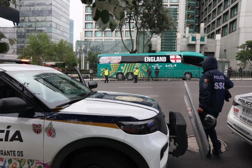 Police officers guard the Marriott Hotel, where England's national football team is staying ahead of its FIFA World Cup 2026 Round of 16 match against Mexico, in Mexico City on July 4, 2026. Claudia Rosel / AFP