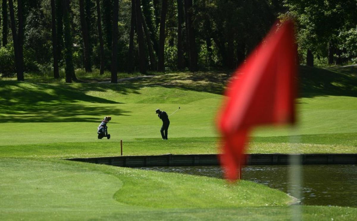 A golfer plays at the Golf de Seignosse, southwestern France, on May 16, 2023. GAIZKA IROZ / AFP