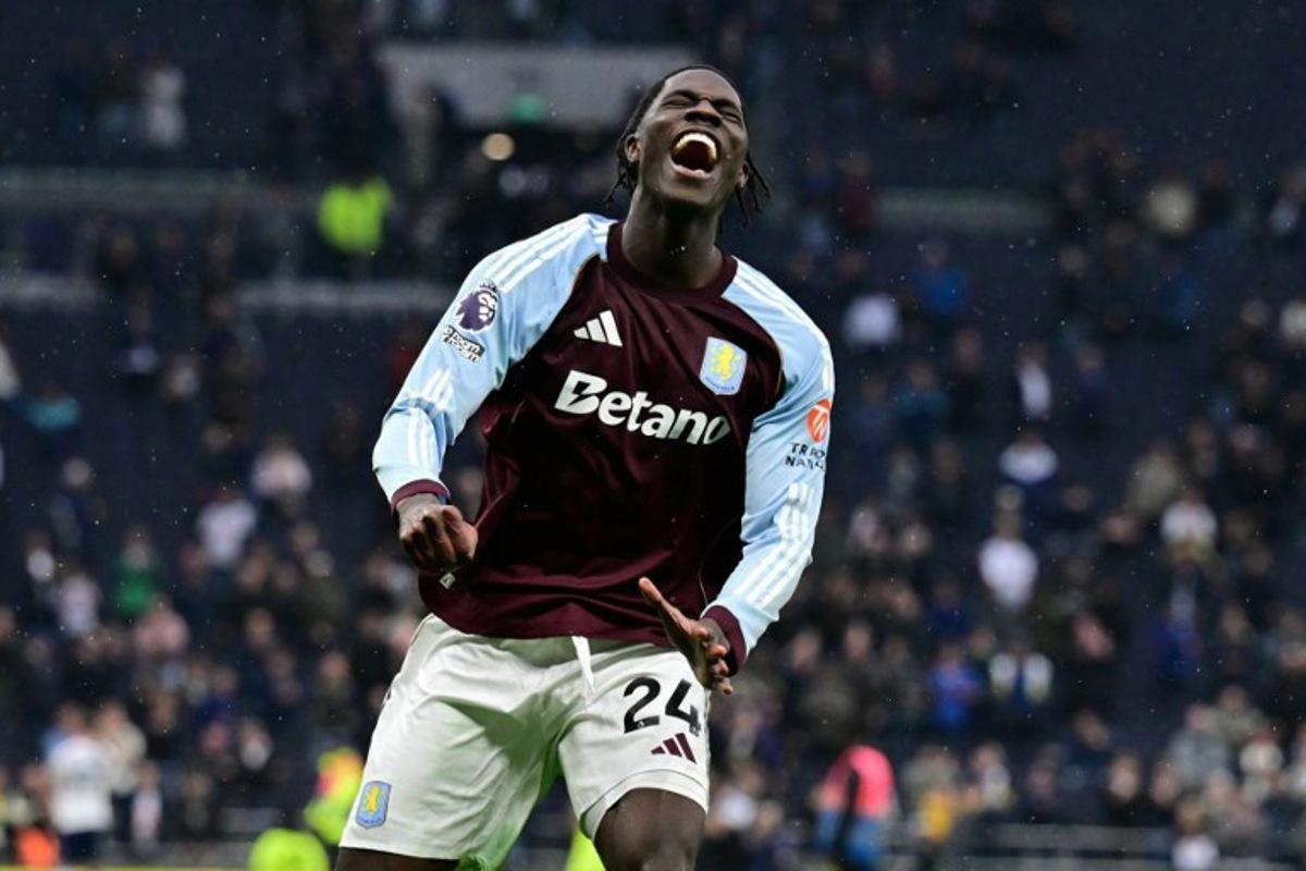 Aston Villa's Belgian midfielder #24 Amadou Onana celebrates on the final whistle in the English Premier League football match between Tottenham Hotspur and Aston Villa at the Tottenham Hotspur Stadium in London, on October 19, 2025. Villa won the game 2-1. Ben STANSALL / AFP