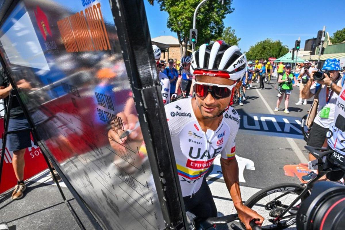 UAE Team Emirates XRG rider Jhonatan Narváez from Ecuador signs on prior to stage one of the Tour Down Under UCI Men's Cycling race in Adelaide on January 21, 2026. Brenton Edwards / AFP