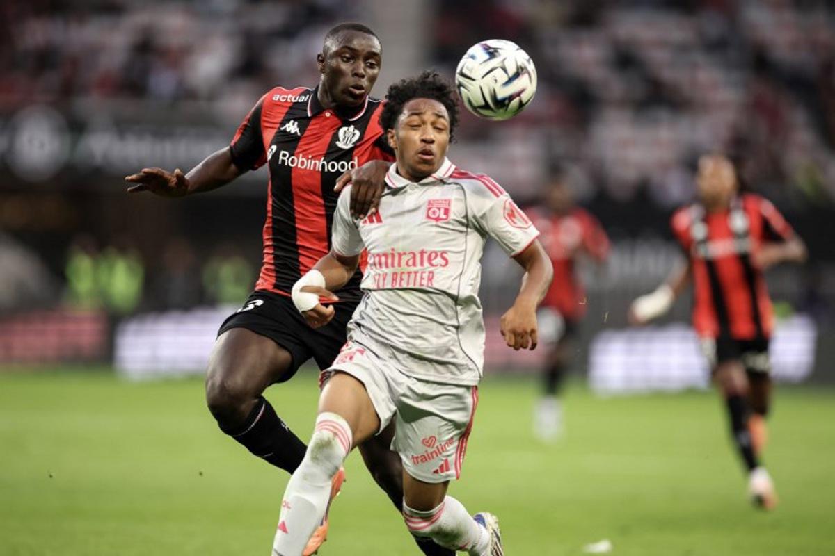 Nice' Senegalese defender #33 Antoine Mendy (L) fights for the ball with Lyon's Belgian forward #11 Malick Fofana (R) during the French L1 football match between OGC Nice and Olympique Lyonnais at the Allianz Riviera Stadium in Nice, south-eastern France on October 18, 2025. Valery HACHE / AFP