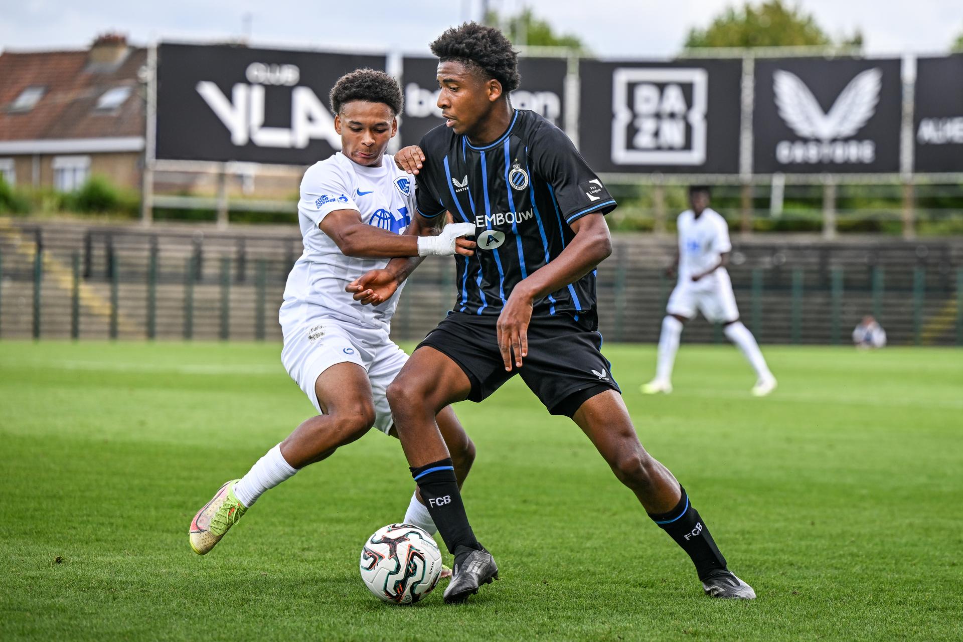 Jong Genk's Wilson Da Costa and Club's Yanis Musuayi fight for the ball during a soccer game between Club NXT and Jong Genk, Sunday 31 August 2025 in Roeselare, on day 4 of the 2025-2026 'Challenger Pro League' 1B second division of the Belgian championship. BELGA PHOTO DAVID PINTENS