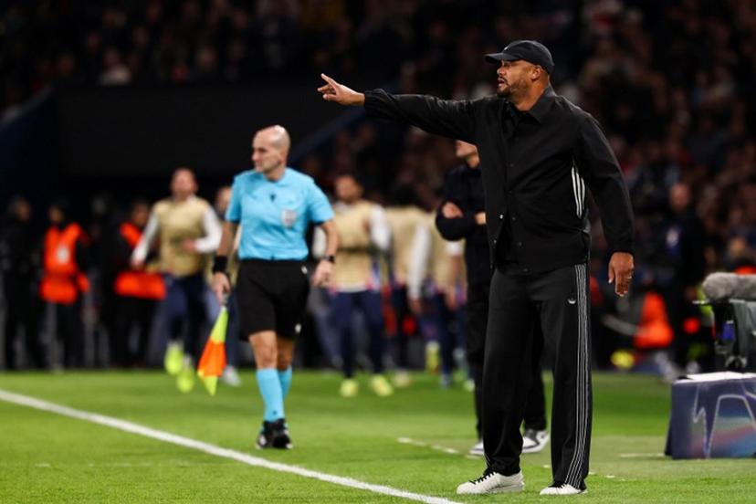 Bayern Munich's Belgian head coach Vincent Kompany shouts instructions to his players from the touchline during the UEFA Champions League, league phase day 4, football match between Paris Saint-Germain (PSG) and FC Bayern Munich at the Parc des Princes in Paris, on November 4, 2025. FRANCK FIFE / AFP