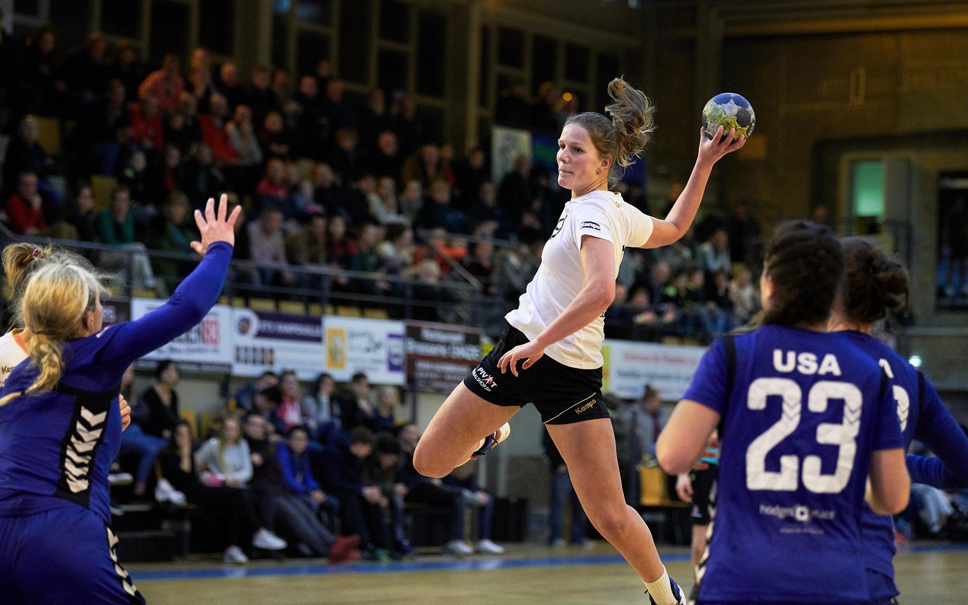 ATTENTION EDITORS - HAND OUT PICTURES - EDITORIAL USE ONLY Belgium Munia Smits in action at a handball women game between Belgium Black Arrows against USA, in HAzebrouck, France, Tuesday 19 December 2017. BELGA PHOTO HAND OUT - HANDBALL FEDERATION - ALAIN DECAMPS