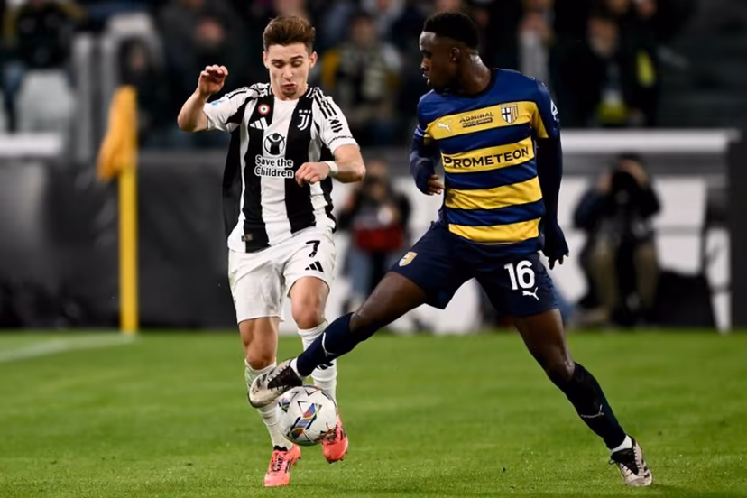 Juventus' portuguese forward Francisco Conceicao fights for the ball with Parma's Belgian midfielder Mandela Keita (R) during the Italian Serie A football match between Juventus and Parma, at the Allianz Stadium, in Turin on October 30, 2024. Marco BERTORELLO / AFP