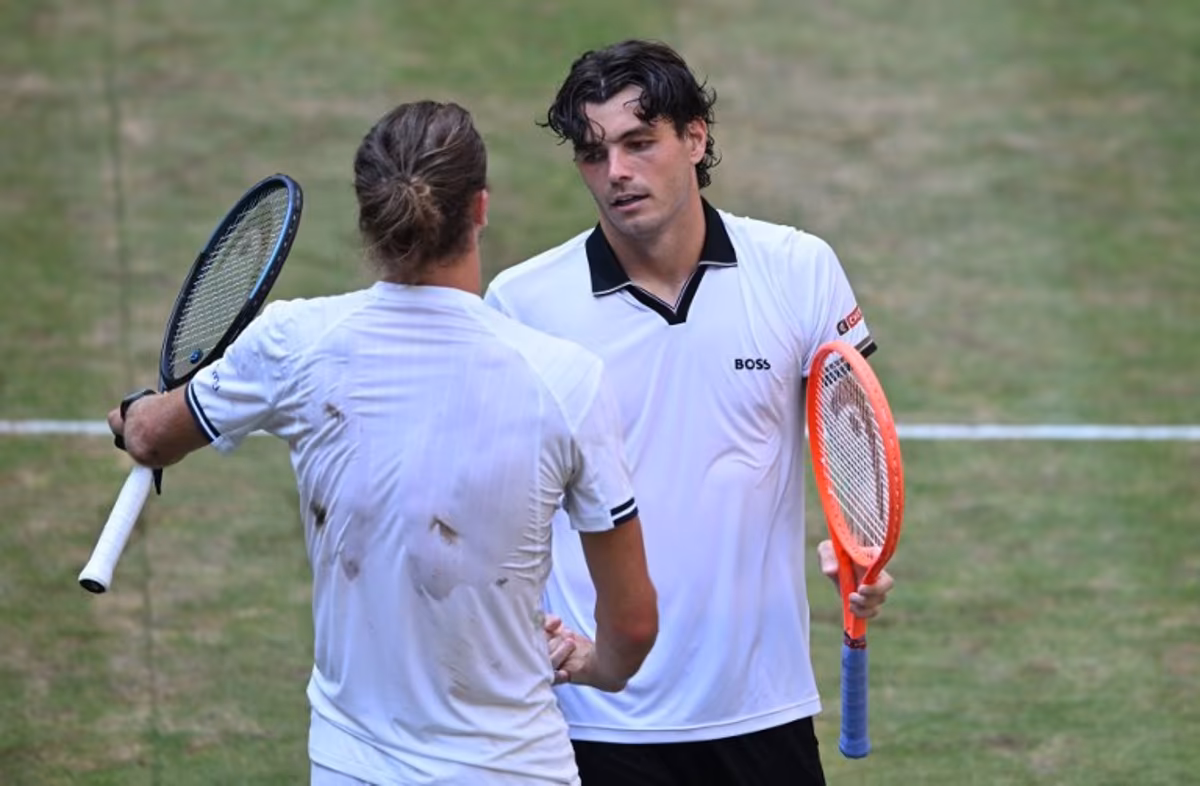 Germany's Alexander Zverev (front) congratulates Taylor Fritz of the US after the men's singles semi-final match of the Halle Open ATP tennis tournament in Halle, western Germany, on June 20, 2026. Taylor wins 7-6, 4-6,5-7. CARMEN JASPERSEN / AFP