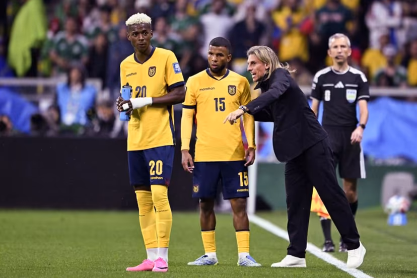 Ecuador's Argentine head coach Sebastian Beccacece gives instructions to Ecuador's midfielder #15 Pedro Vite and Ecuador's forward #20 Nilson Angulo during the 2026 World Cup round of 32 football match between Mexico and Ecuador at the Mexico City Stadium in Mexico City on June 30, 2026. CARL DE SOUZA / AFP