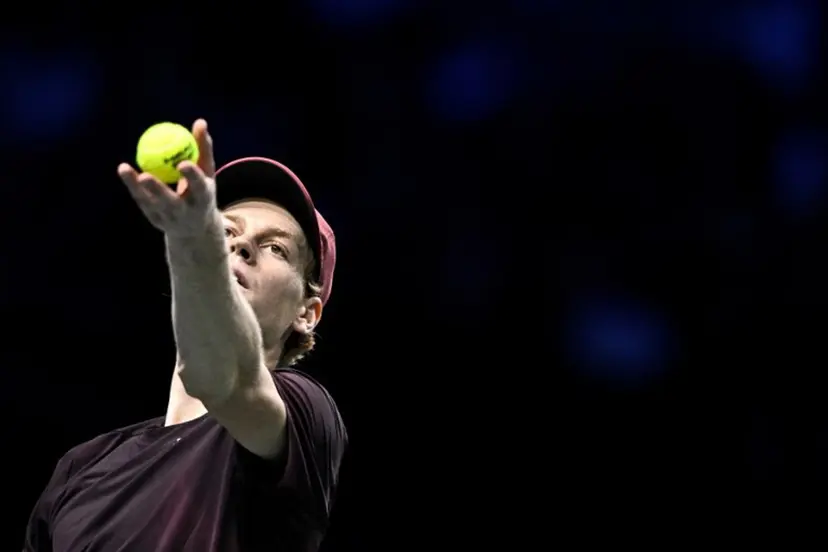 Italy's Jannik Sinner serves to US Ben Shelton during their men's singles quarter-final match on day five of the Paris ATP Masters 1000 tennis tournament at the Paris La Défense Arena in Nanterre, on the outskirts of Paris, on October 31, 2025.  JULIEN DE ROSA / AFP