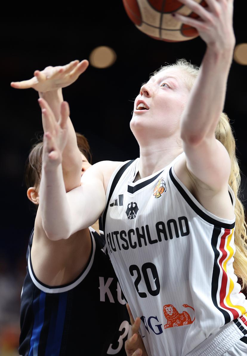 Korea's Leeseul Kang and Germany's Frieda Bühner fight for the ball during a basketball game between Germany and South Korea, game 3 of the group phase at the FIBA Women's Basketball World Cup, on Tuesday 8 September 2026, in Berlin, Germany. The FIBA Women's Basketball World Cup takes place in Berlin from 4 to 23 September 2026. BELGA PHOTO VIRGINIE LEFOUR