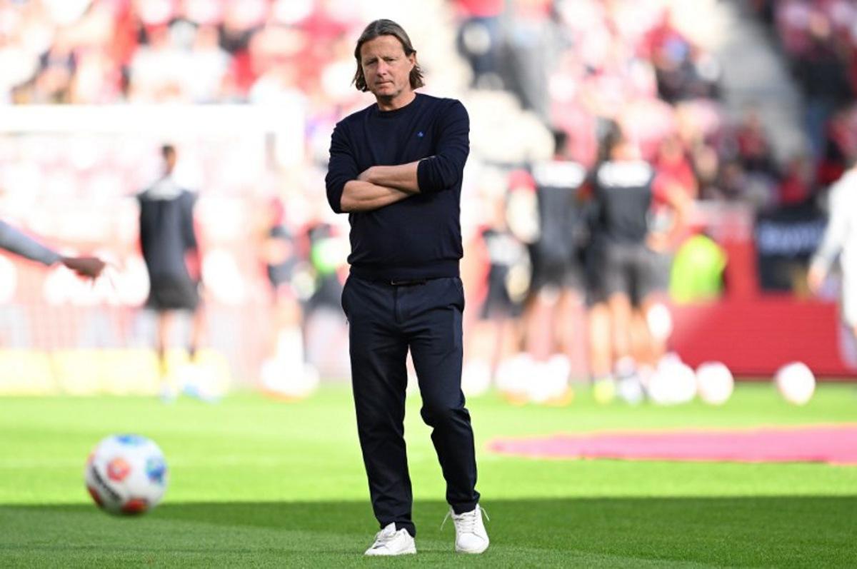 Mainz' Danish head coach Bo Henriksen stands on the pitch prior to the German first division Bundesliga football match Mainz 05 v Bayer 04 Leverkusen in Mainz, southern Germany on October 18, 2025. Kirill KUDRYAVTSEV / AFP