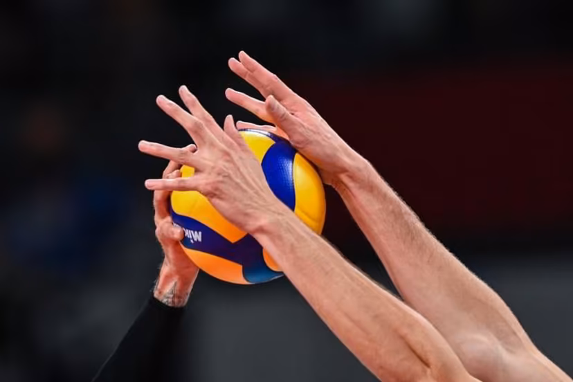 Argentina's Facundo Conte (L) hits the ball in front of France's Jean Patry in the men's semi-final volleyball match between France and Argentina during the Tokyo 2020 Olympic Games at Ariake Arena in Tokyo on August 5, 2021. YURI CORTEZ / AFP