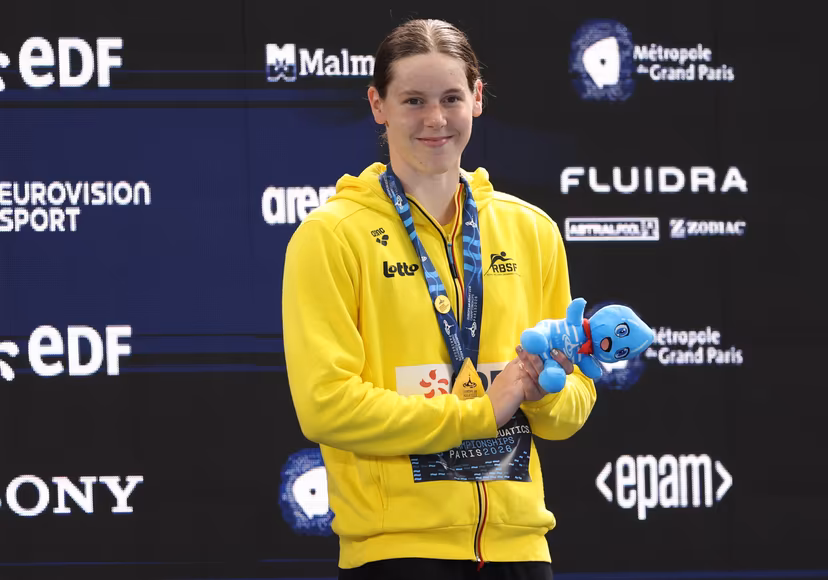 Belgian athlete Roos Vanotterdijk poses for the photographer on the podium ceremony of the Women's 100m butterfly race at the European Aquatics Championships in Paris, France on Friday 14 August 2026. BELGA PHOTO VIRGINIE LEFOUR