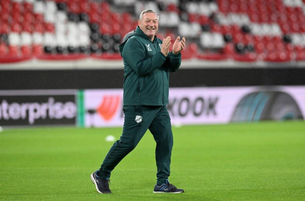 Utrecht's headcoach Jans Ron reacts to supporters prior to the UEFA Europa League first round - day 3 football match between SC Freiburg and FC Utrecht in Freiburg, southwestern Germany on October 23, 2025. THOMAS KIENZLE / AFP
