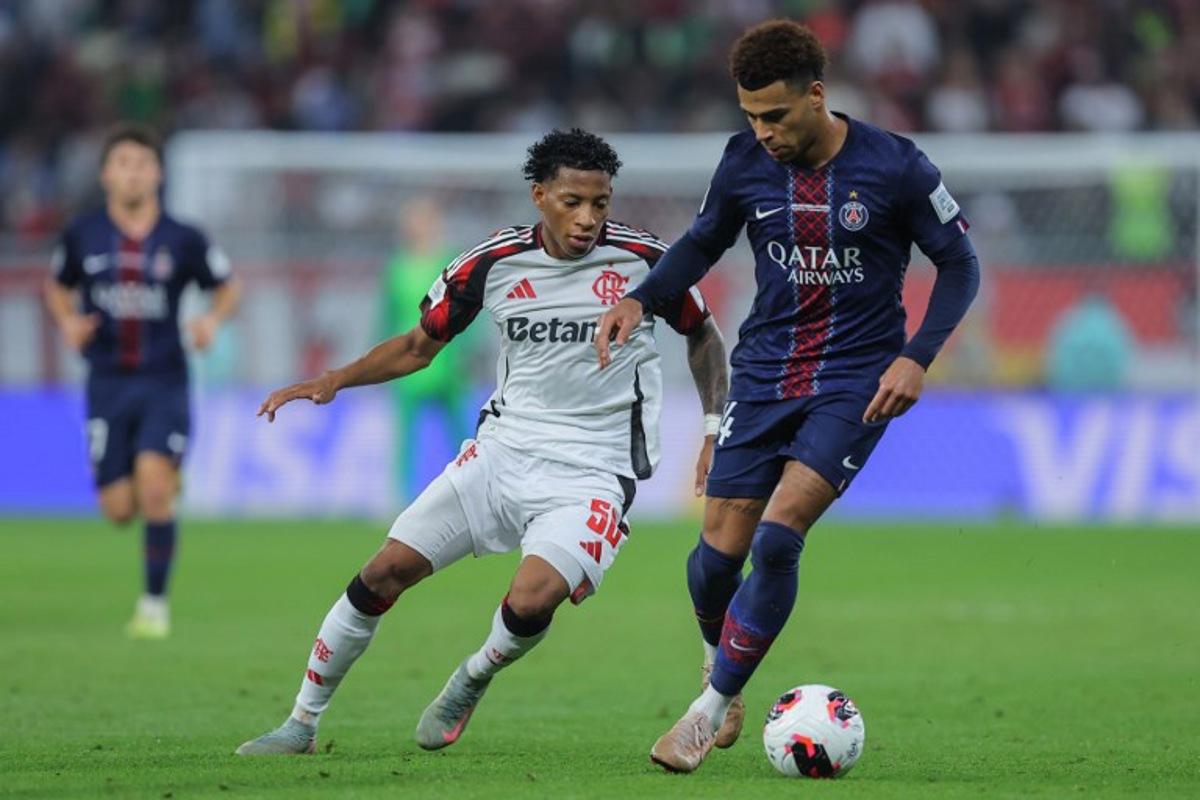 CR Flamengo's Ecuadorian forward #50 Gonzalo Plata (L) and Paris Saint-Germain's French midfielder #14 Desire Doue fight for the ball during the 2025 FIFA Intercontinental Cup final football match between Paris Saint-Germain (PSG) and CR Flamengo at the Ahmad bin Ali Stadium in Al-Rayyan on the outskirts of Doha on December 17, 2025. Karim JAAFAR / AFP