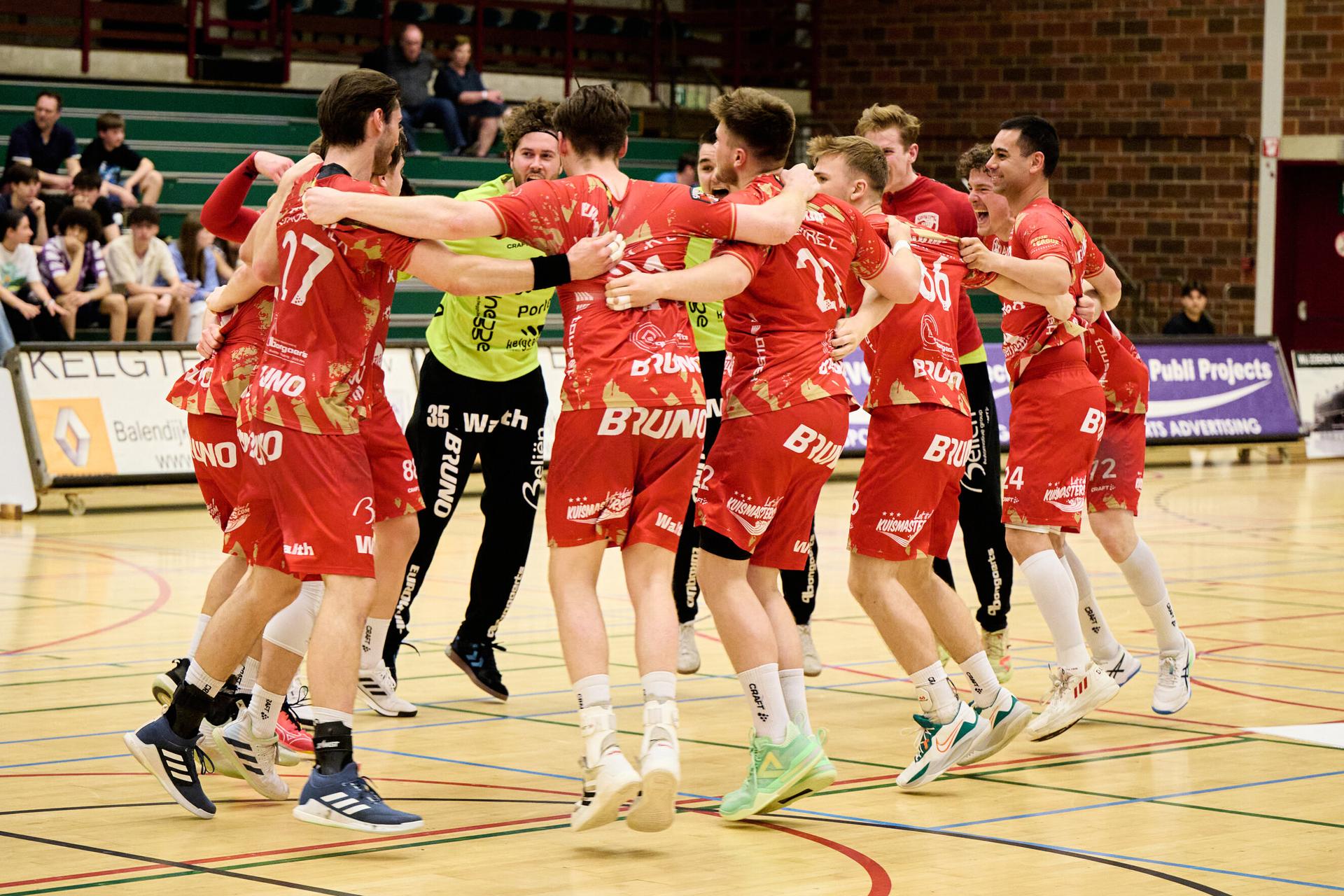ATTENTION EDITORS - HAND OUT PICTURES - EDITORIAL USE WITH STORY ON HANDBALL ONLY - MANDATORY CREDIT ALAIN DECAMPS Pelt players celebrate during the handball match between Sporting Pelt and Hubo Handball, a game in the Belgian first league handball competition, on Wednesday 01 May 2024. BELGA PHOTO ALAIN DECAMPS