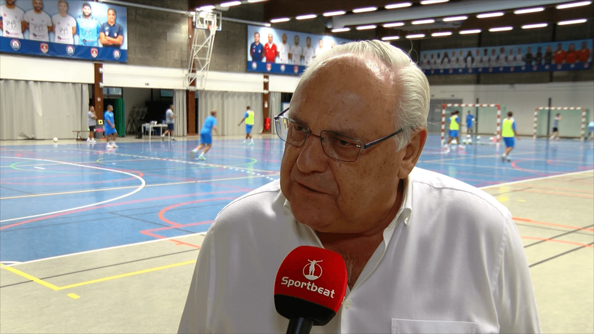 Manager Staf Verbeeck op de training seizoen begin 2024 2025