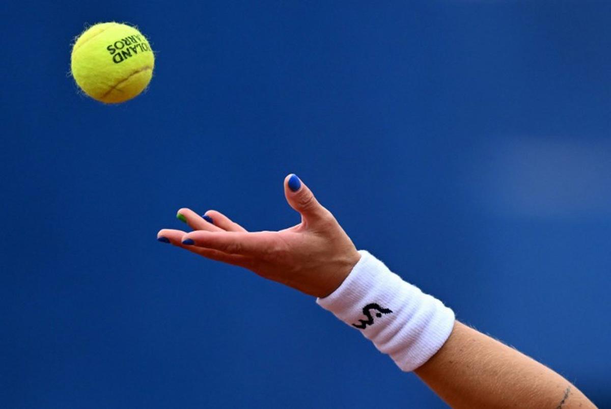 Brazil's Laura Pigossi prepares to serve during their women's singles semifinals tennis match against Argentina's Julia Riera, during the Pan American Games Santiago 2023 at the Tennis Centre of the National Stadium Sports Park in Santiago, on October 28, 2023. Raul ARBOLEDA / AFP