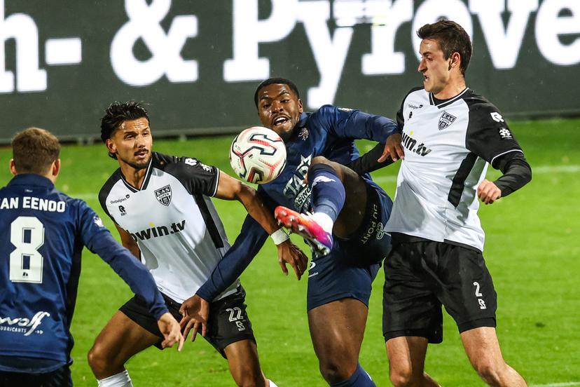 Eupen's Logan Delaurier-Chaubet; Beerschot's Toshio Lake and Eupen's Yentl Van Genechten fight for the ball during a soccer match between KAS Eupen and K. Beerschot VA, Sunday 25 October 2026 in Eupen, on day 8 of the 2026-2027 'Challenger Pro League' second division of the Belgian championship. BELGA PHOTO BRUNO FAHY