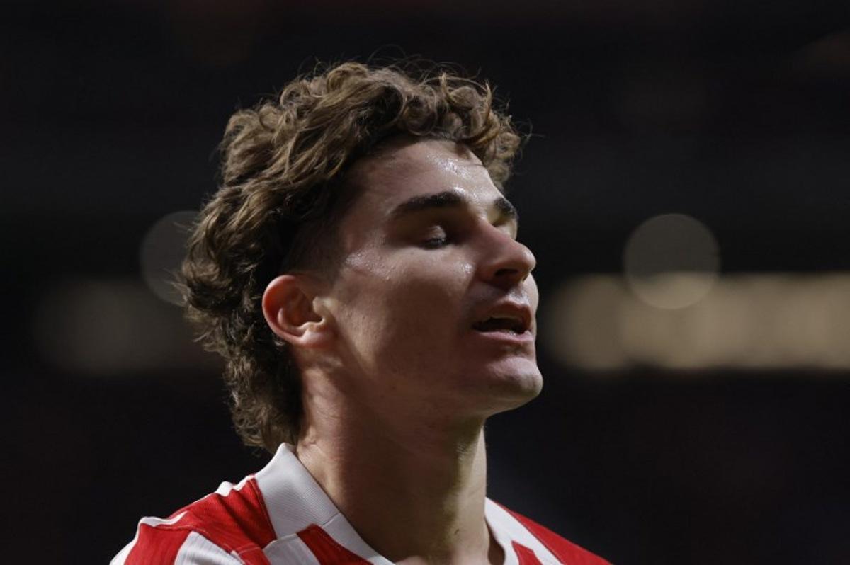 Atletico Madrid's Argentine forward #19 Julian Alvarez reacts during the Spanish league football match between Club Atletico de Madrid and Levante UD at Metropolitano Stadium in Madrid on November 8, 2025. Oscar DEL POZO / AFP