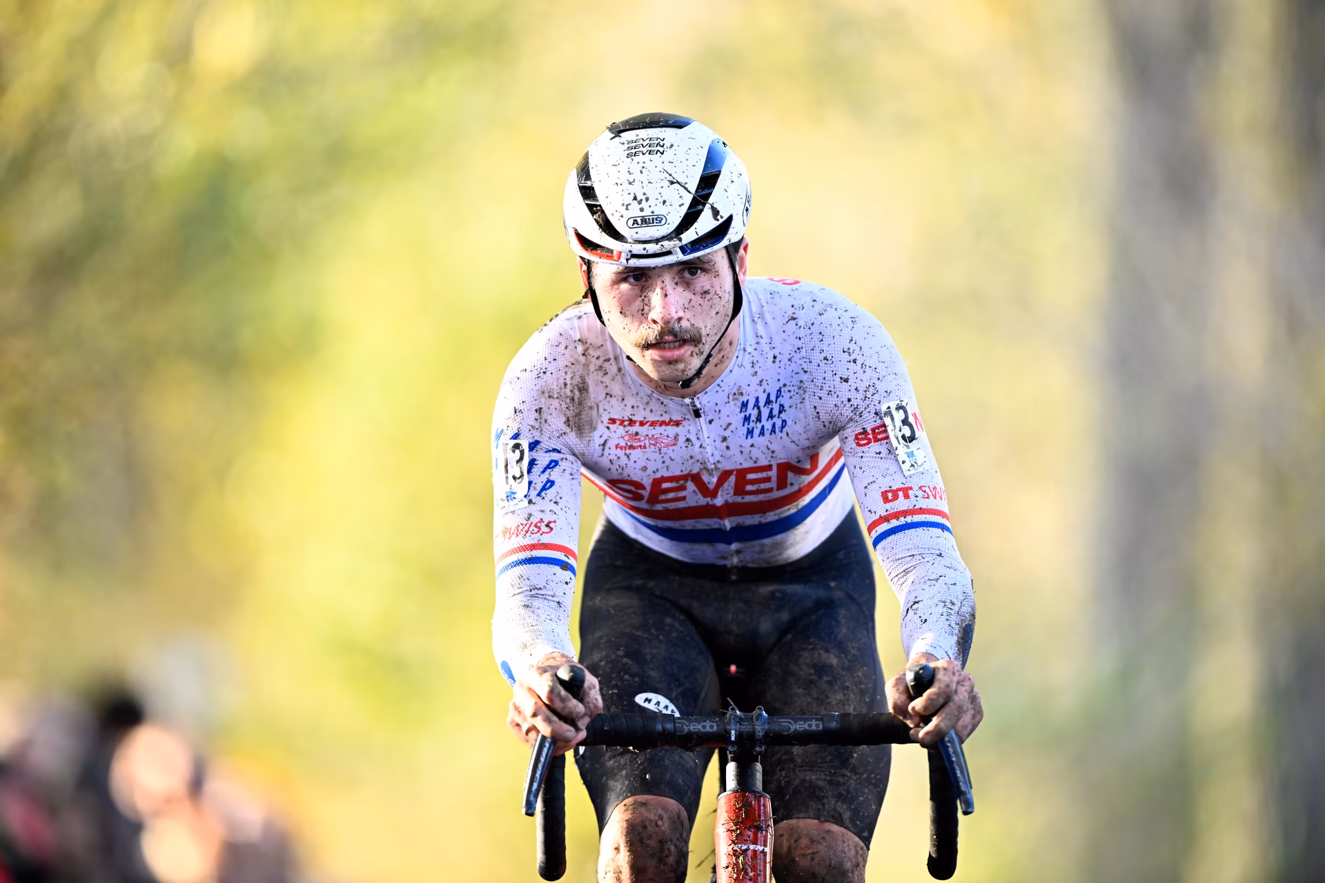 British Cameron Mason pictured in action during the men elite race of the Koppenbergcross, the first race (out of eight) of the X2O Badkamers trophy cyclocross competition, in Melden, Oudenaarde, on Saturday 01 November 2025. BELGA PHOTO JASPER JACOBS