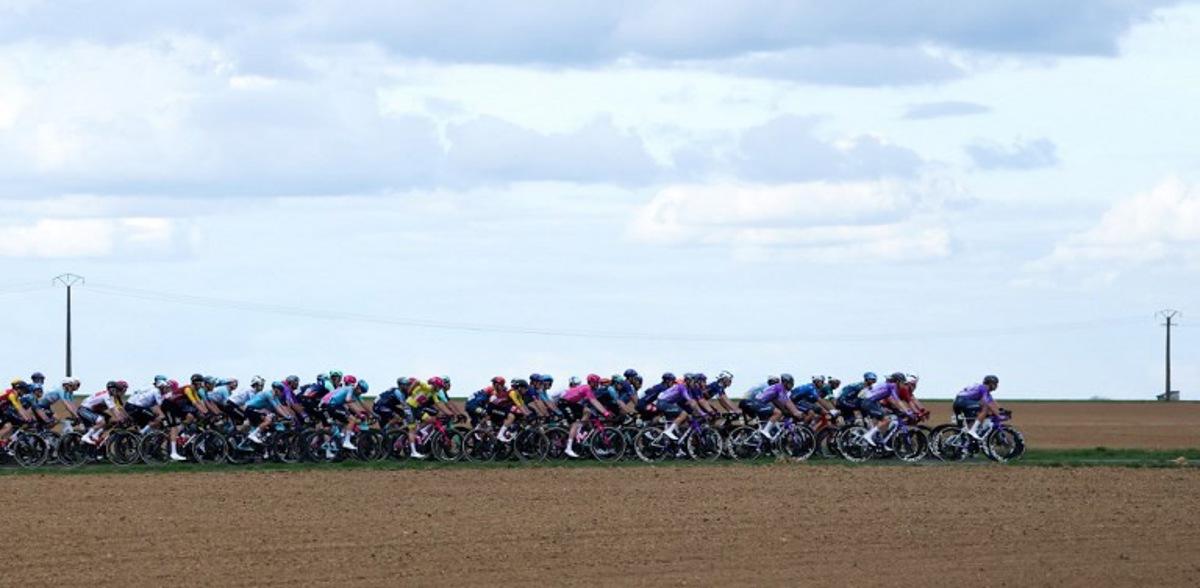 The pack rides during the 2nd stage of the Paris-Nice cycling race, 187 km between Épône and Montargis, on March 9, 2026. Anne-Christine POUJOULAT / AFP