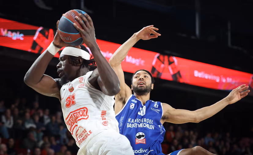 Spirou's Enoch Boakye and Mechelen's Joshua Heath fight for the ball during a basketball match between Spirou Charleroi and Kangoeroes Basket Mechelen, Friday 27 March 2026 in Charleroi, on day 25 of the 'BNXT League' Belgian and Dutch first division basket championships. BELGA PHOTO VIRGINIE LEFOUR