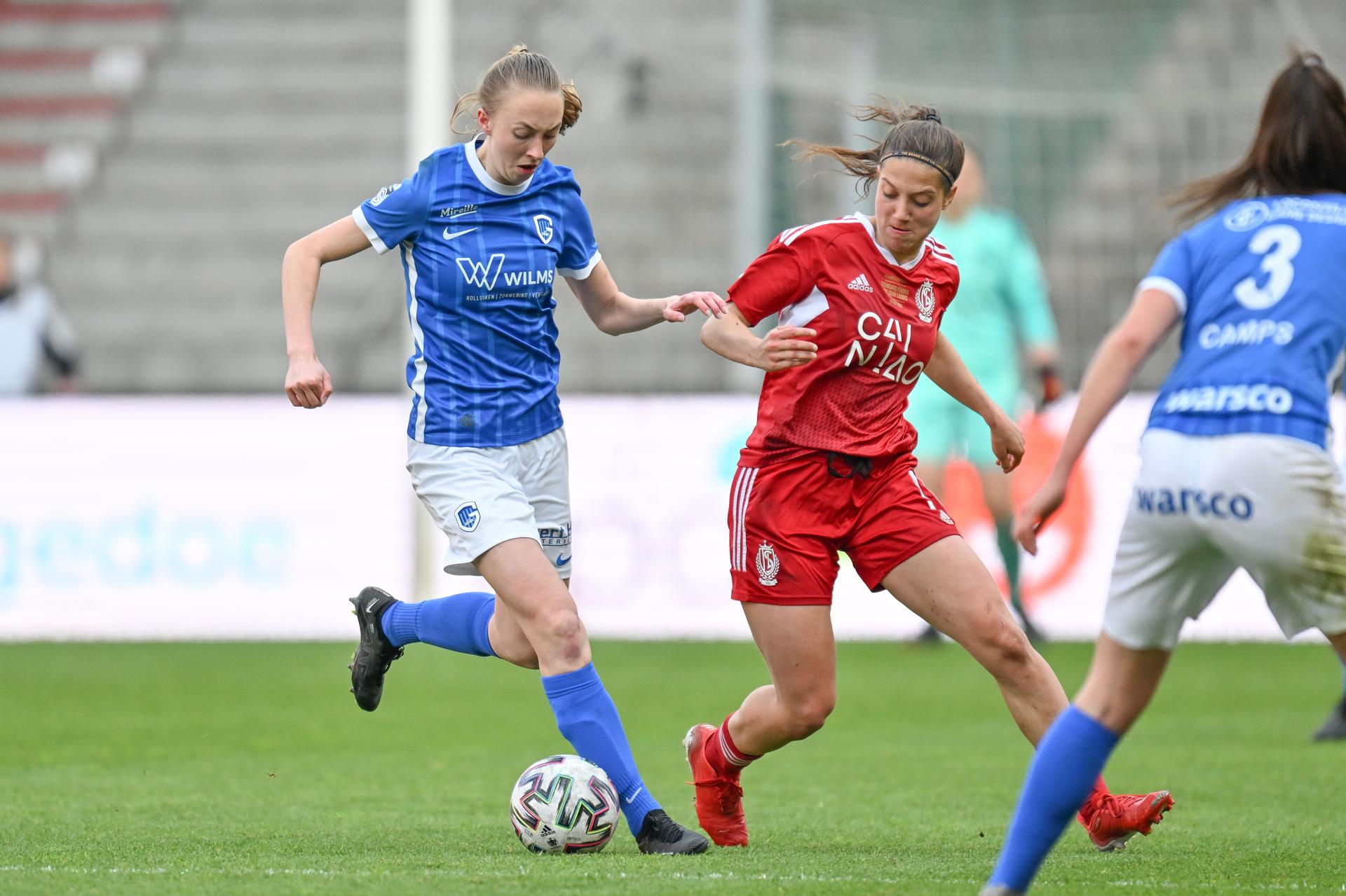 Genk Ladies' Lisa Petry and Standard Femina's Laura Miller fight for the ball during the match between Standard Femina de Liege and KRC Genk Ladies, the final of the Belgian Cup, in Liege, Thursday 18 May 2023. BELGA PHOTO DAVID CATRY