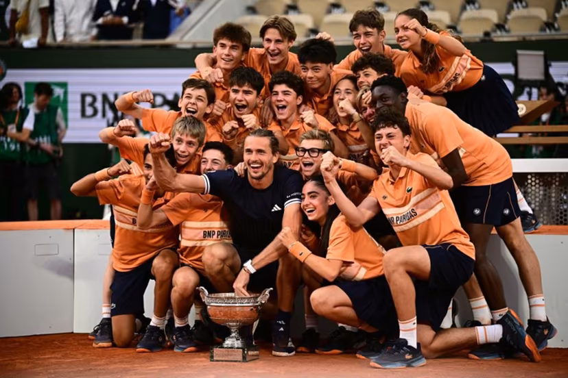 Germany's Alexander Zverev celebrates with ball boys and girls after winning the French Open tennis tournament men's singles final match against Italy's Flavio Cobolli on day 15 of the French Open tennis tournament on Court Philippe-Chatrier at the Roland-Garros Complex in Paris on June 7, 2026. JULIEN DE ROSA / AFP