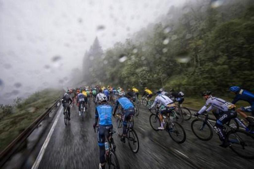 Cyclists ride during the 185,1 km second stage of the Tour des Fjords between Gulen and Norheimsund in Norway on May 25, 2017. Jonathan NACKSTRAND / AFP