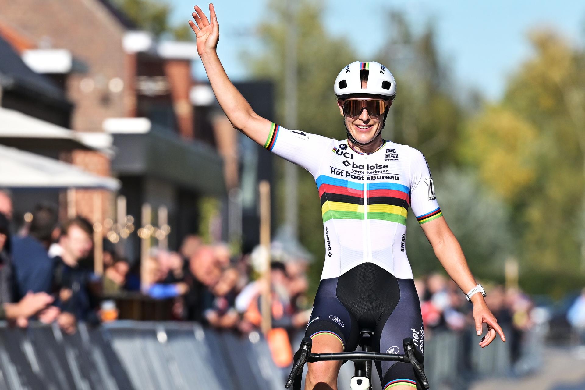 Netherlands' Lucinda Brand celebrates after winning the women elite race of the 'Kermiscross' cyclocross cycling event, on Thursday 15 October 2026, in Ardooie. BELGA PHOTO DAVID PINTENS
